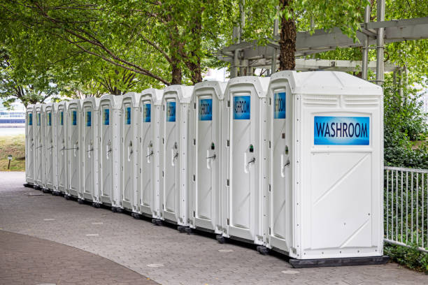 Best Porta potty rental near me  in Dubuque, IA